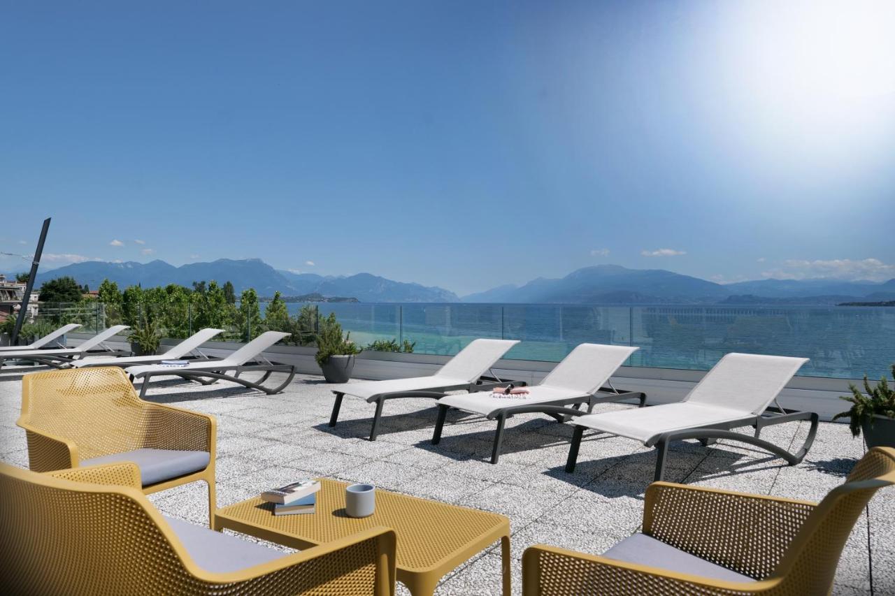 Hotel Riviera Дезенцано-дель-Гарда Экстерьер фото