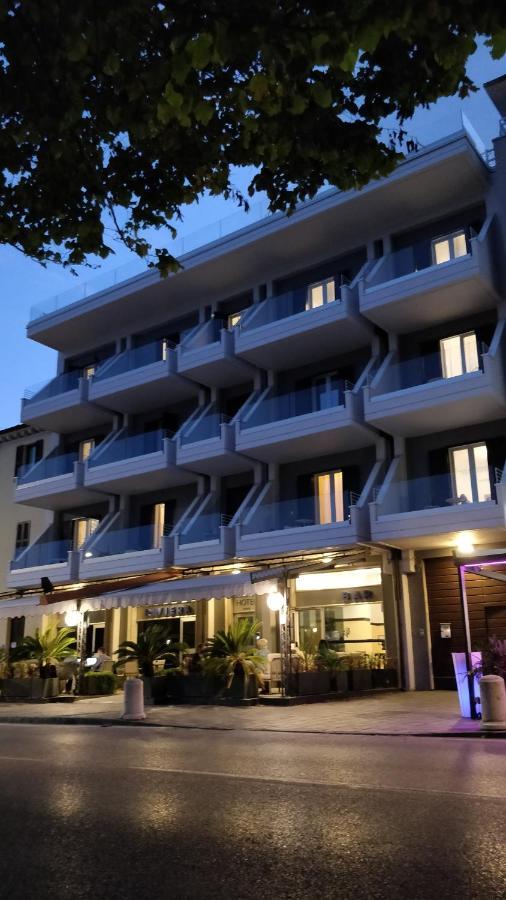 Hotel Riviera Дезенцано-дель-Гарда Экстерьер фото