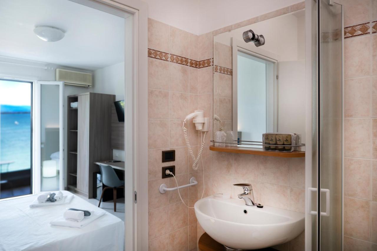 Hotel Riviera Дезенцано-дель-Гарда Экстерьер фото