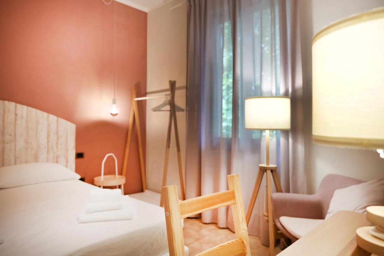 Hotel Riviera Дезенцано-дель-Гарда Экстерьер фото