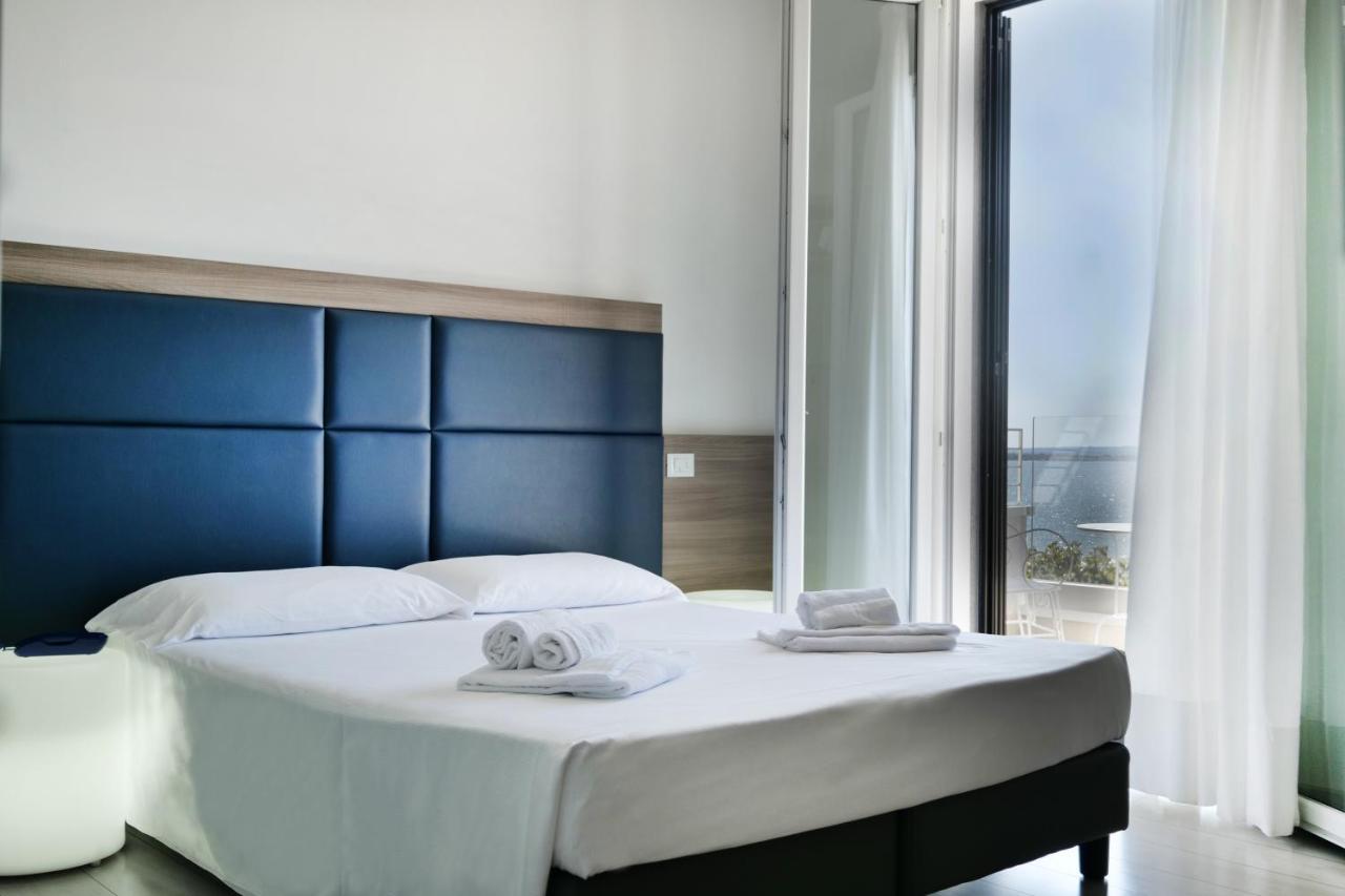 Hotel Riviera Дезенцано-дель-Гарда Экстерьер фото