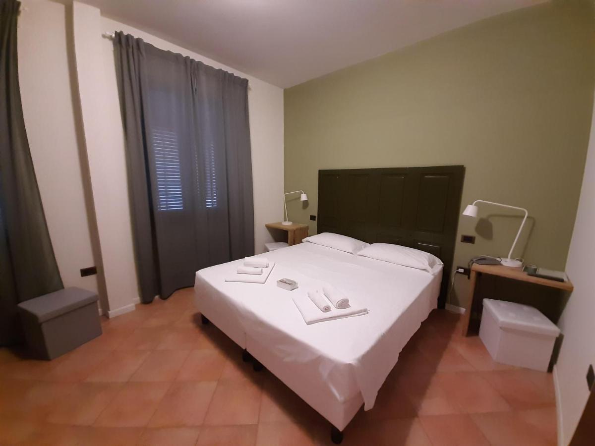 Hotel Riviera Дезенцано-дель-Гарда Экстерьер фото